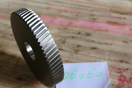 Processamento de forja de engrenagem helicoidal única com largura 25 e coeficiente de adição 1,0