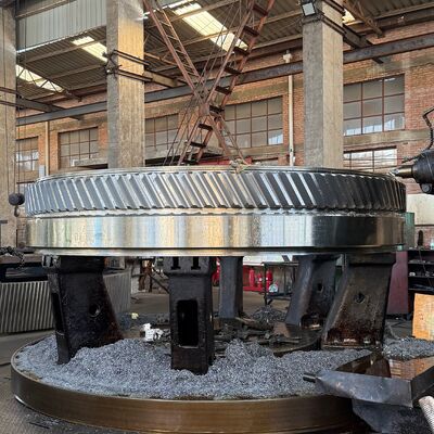 Engrenagens em dupla hélice concebidas para transmissão de binário elevado em aplicações de máquinas industriais